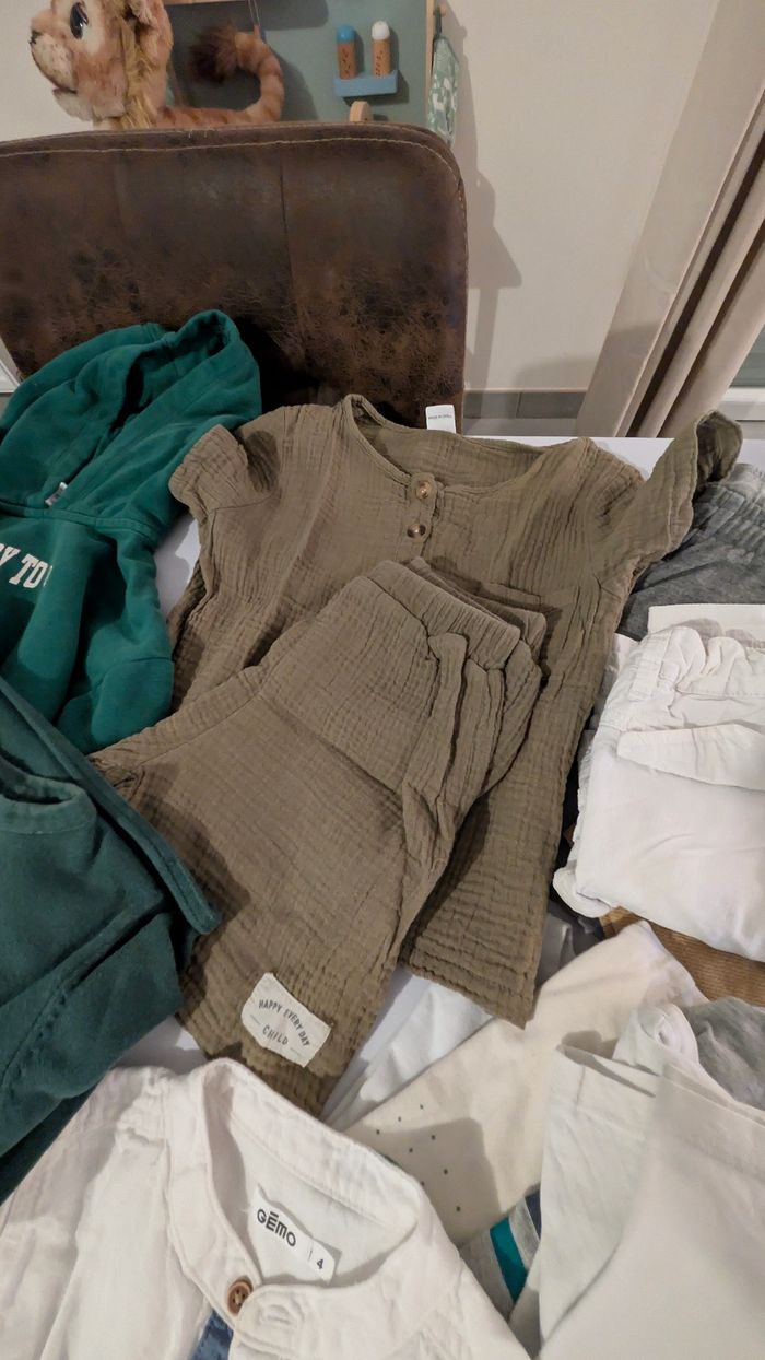 Lot de vêtements garçons 4 ans - photo numéro 7