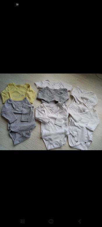 Lot de 7 bodies 1 mois