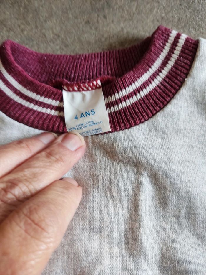 Sweat garçon gris clair bordeaux 4 and - photo numéro 3