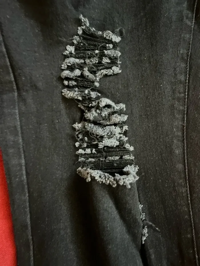 Jean noir troué SHEIN neuf - photo numéro 3