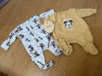 2 pyjama Mickey