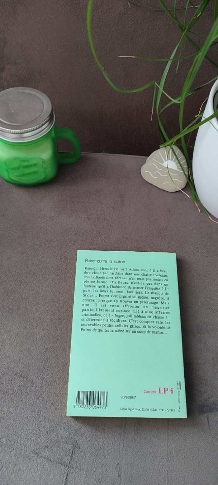 Livre Agatha Christie : Poirot quitte la scène - photo numéro 2
