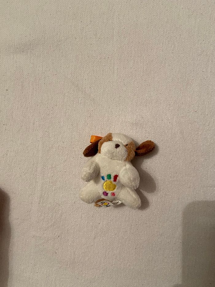 Peluche ou bien porte clé chien