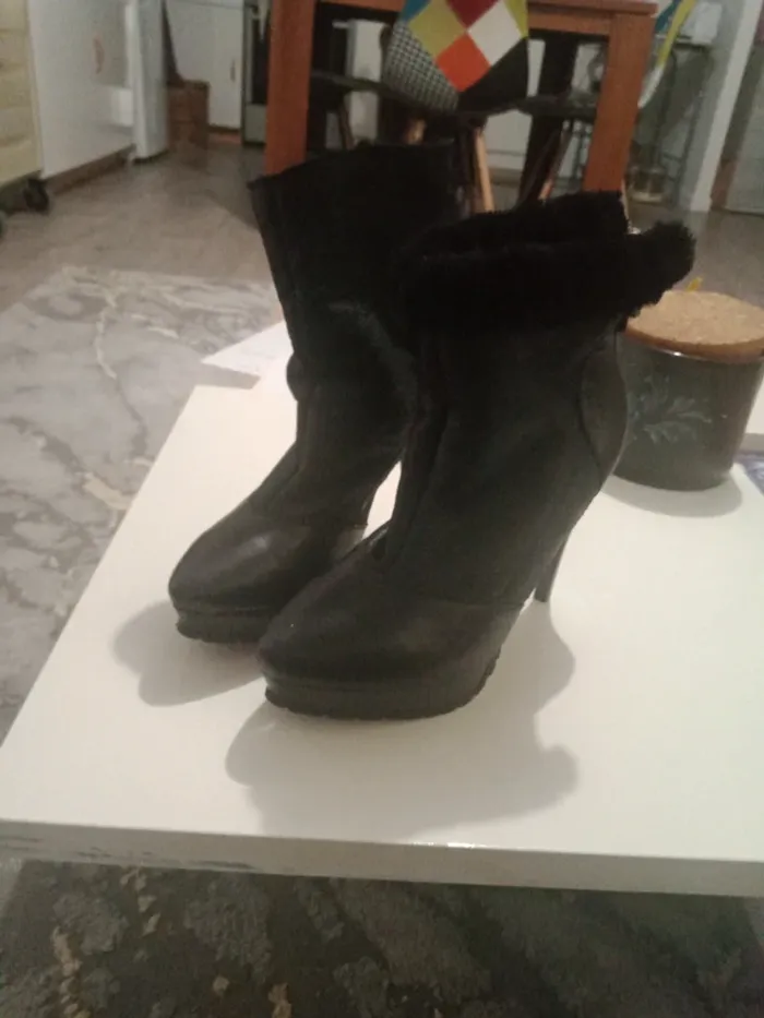 Paire de bottines fourrées - photo numéro 2