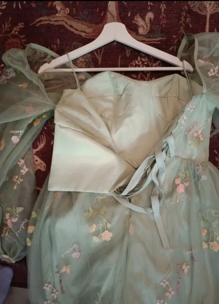 Robe de bal de promo vert sauge brodée à fleurs corset et tulle - photo numéro 5