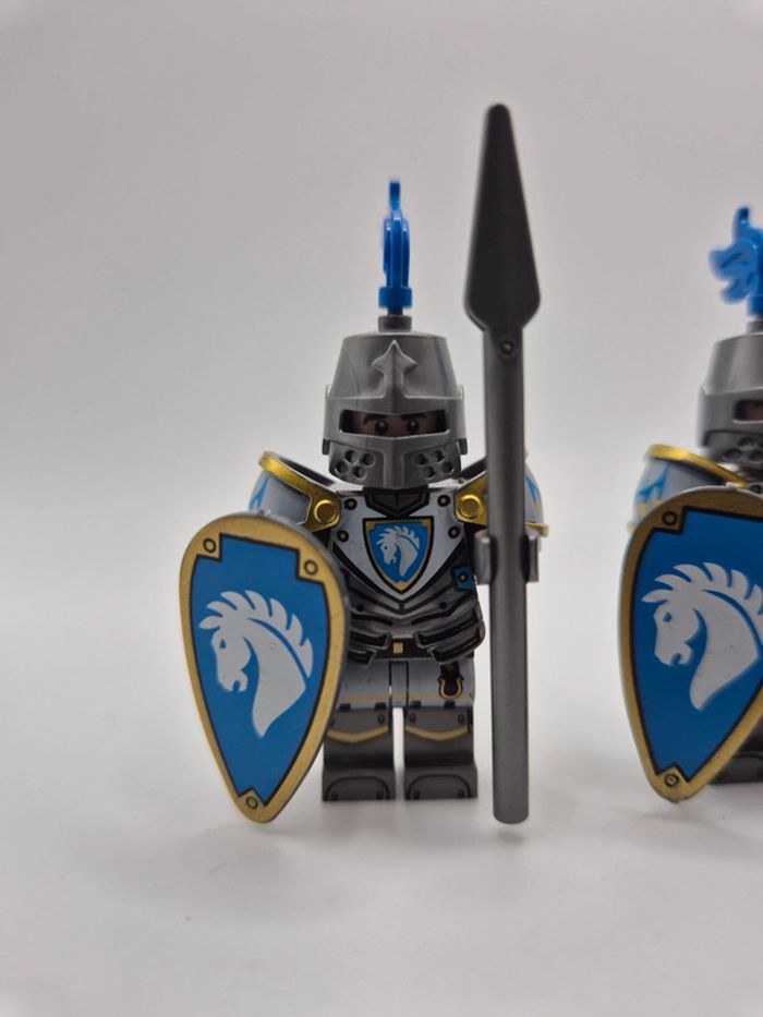 Figurines type lego 2 soldats chevaliers chevaux - photo numéro 2