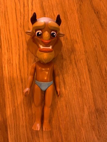 petite poupée Le Bête Disney  dessin animé la Belle et la Bête  nue  poupée n•2