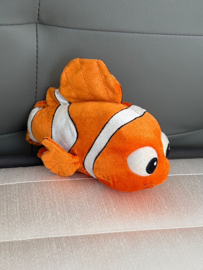 Peluche Nemo orange et blanche de Disney - photo numéro 3