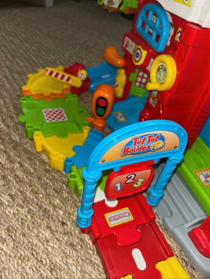 Lot maxi caserne de pompier + circuit + voitures tut tut bolide vtech - photo numéro 2