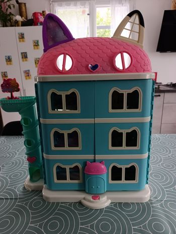 Maison Gabby chat
