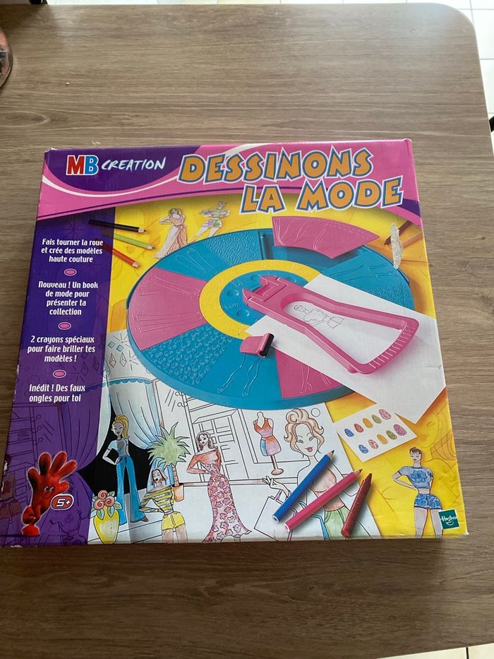 Jeu dessinons la mode