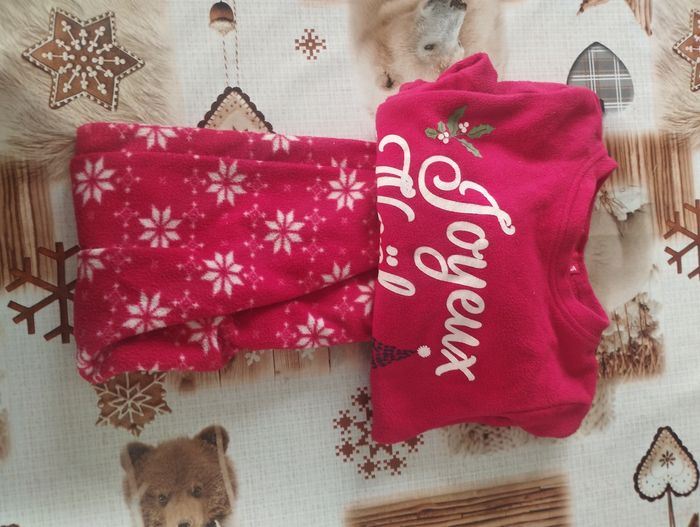 Pyjama deux pièces Noël. Taille 5 ans