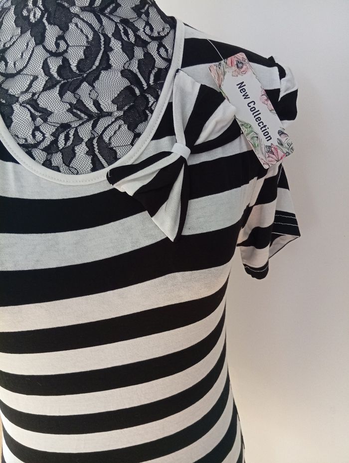 Joli tee-shirt avec p'tite dentelle à l' arrière - photo numéro 3
