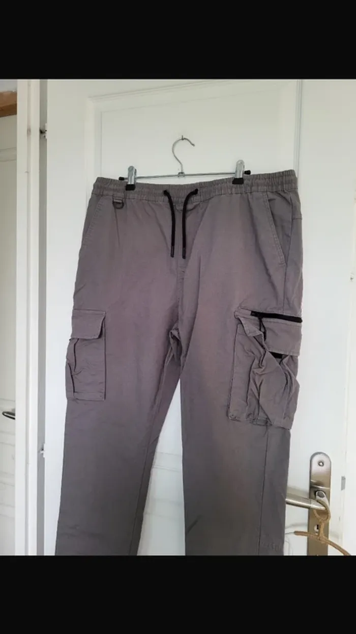 Pantalon cargo XL impeccable - photo numéro 3