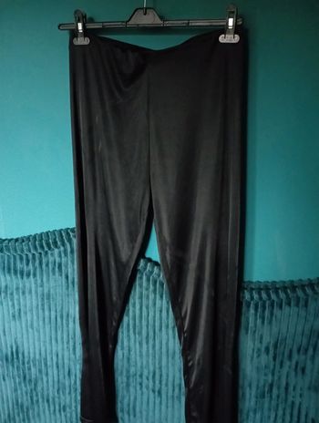 Legging satin noir, jambes larges