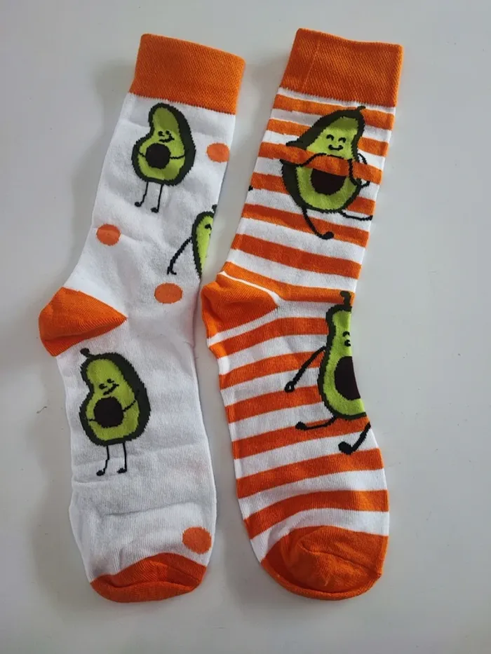 Paire de chaussettes dépareillées - photo numéro 2
