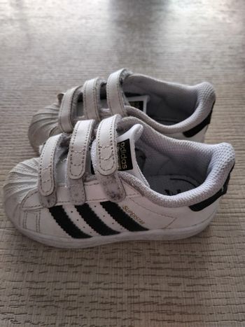 Baskets Adidas taille 23