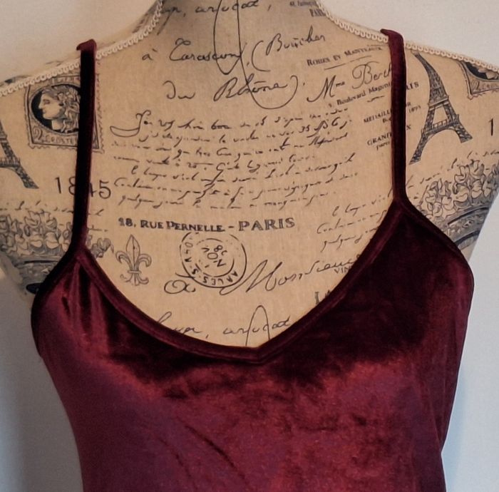 Robe glamour bordeaux brillant en velours doux - photo numéro 2