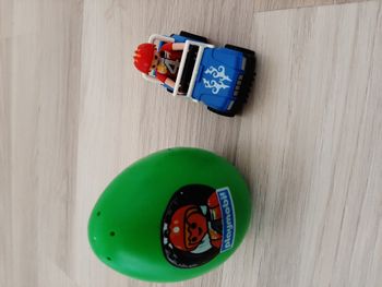 ŒUF DE PÂQUES VERT FONCÉ : GARÇON AVEC VOITURE "PLAYMOBIL" - Réf.4924 - n°83