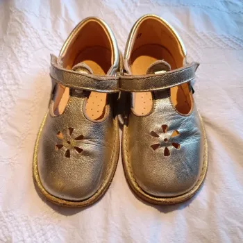 Chaussures dorées 27