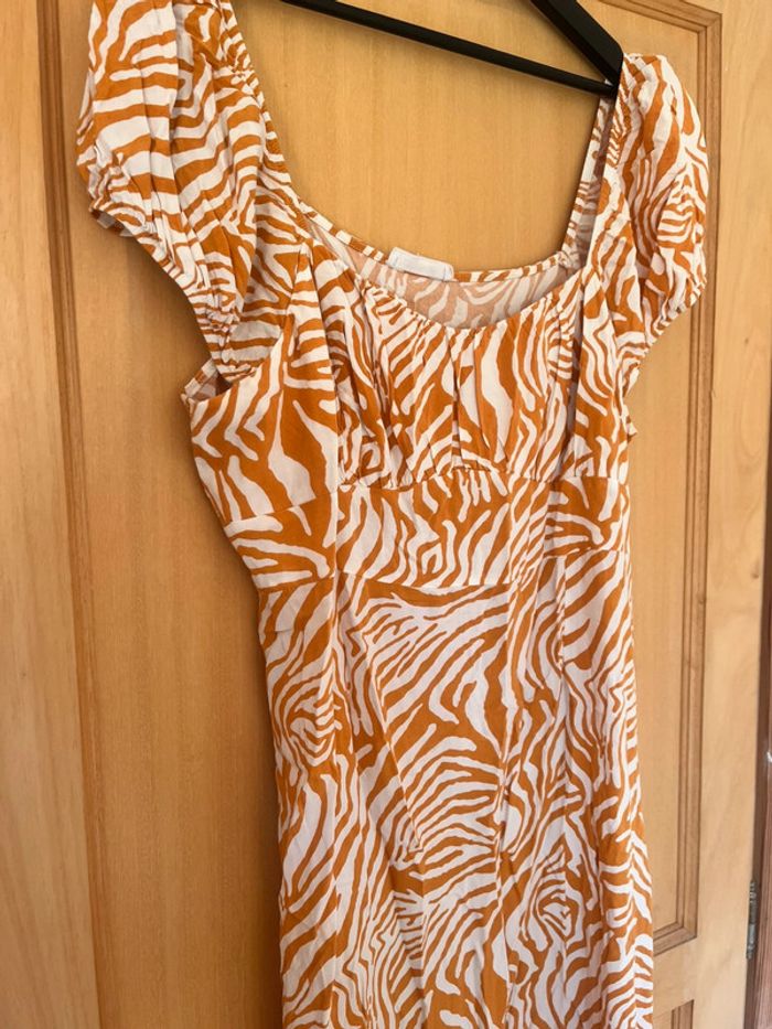 Robe longue zébrée orange femme épaules dénudées - photo numéro 6