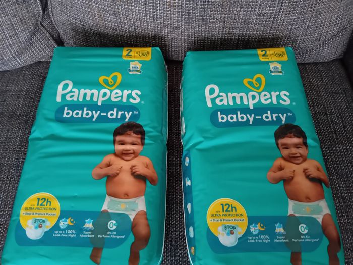 Lot de 2 sachets pampers taille 2