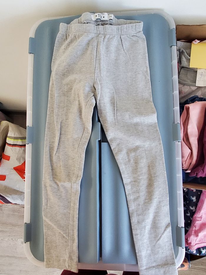 Lot de 4 leggings + 1 short taille 4 ans - photo numéro 3