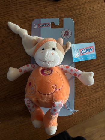 Peluche doudou musical vache orange Gipsy