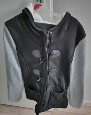 Veste femme à capuche par fermeture eclair