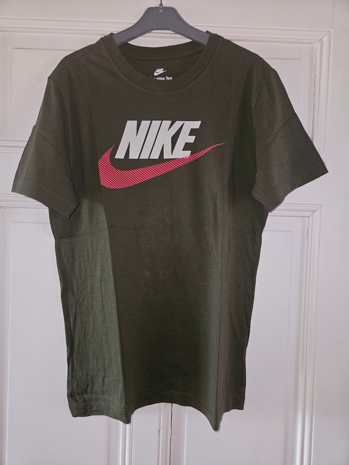 T-shirt nike