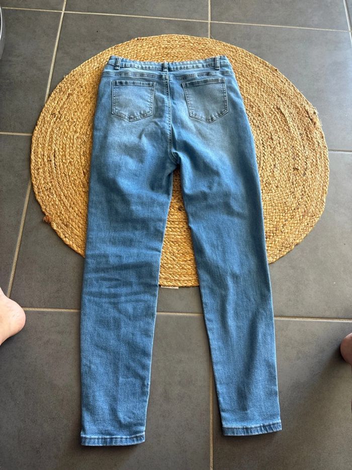Jeans trouée - photo numéro 3