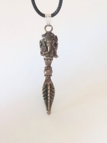 Collier corde de cire + pendentif spirituel