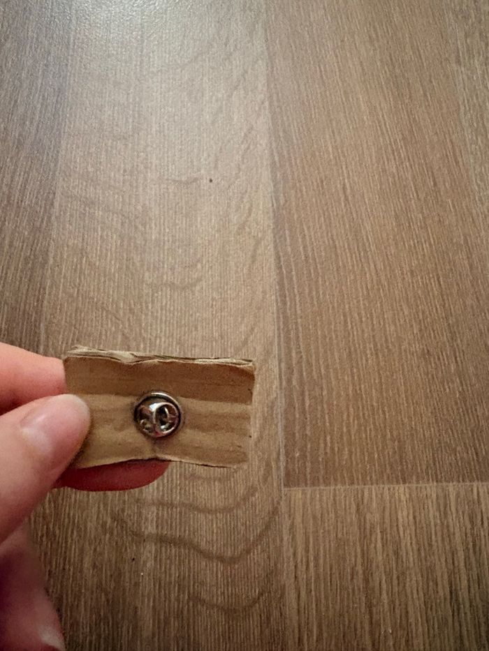 pins rouge - photo numéro 2