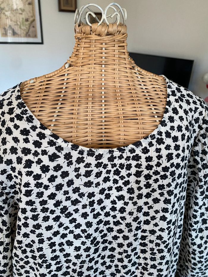 Robe longue liberty blanche avec motifs fleurs noires taille S / M - photo numéro 2