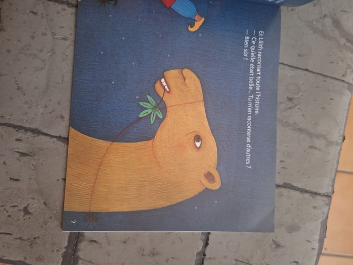 Livre une petite fille sans histoire - photo numéro 2