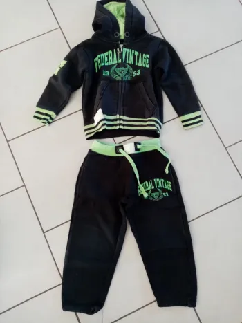 Ensemble veste et jogging