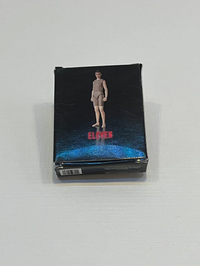 Mini brands Netflix - Figurine d'Eleven de Stranger Things (rare) - photo numéro 2