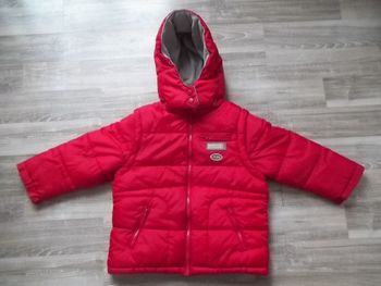 Blouson transformable rouge Okaou 114 cm (Mant1)