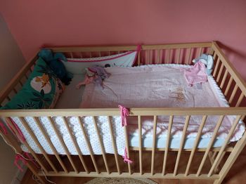 Lit à barreaux + matelas