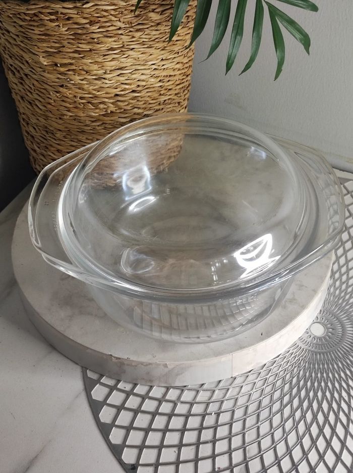 Ancienne cocotte en verre arcopal - photo numéro 2