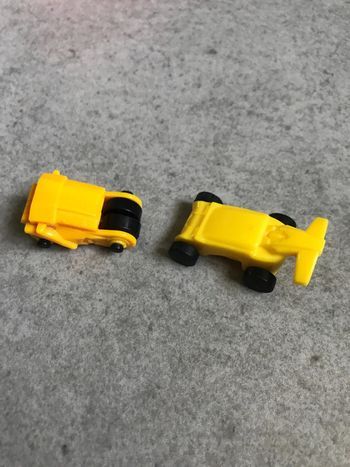 petite voiture kinder mattel jaune 2 en un
