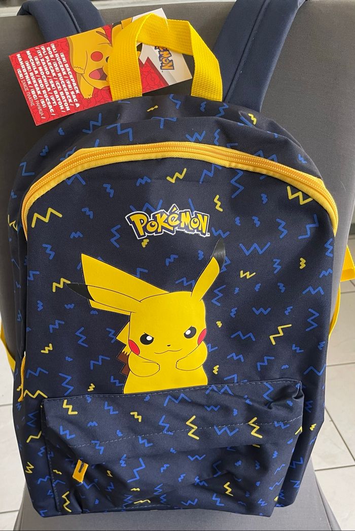 Grand sac à dos cartable à bretelles Pokémon bleu marine avec dessin de Pikachu jaune Neuf avec étiquette - photo numéro 8