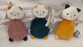 Lot de 3 doudous chat sensoriels- Kaloo