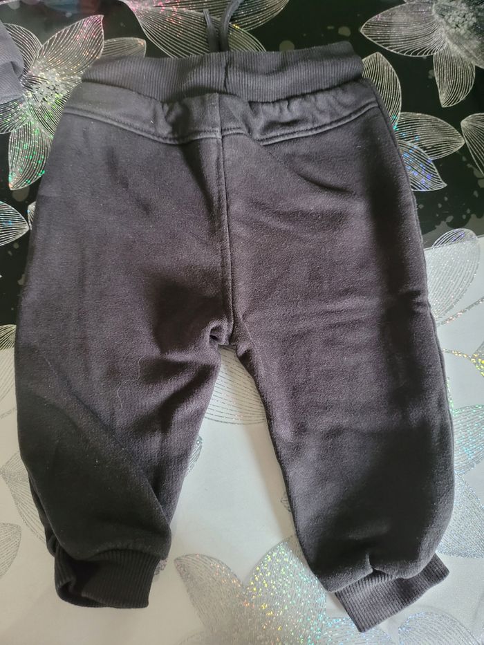 Lot 2 joggings 9 mois - photo numéro 4