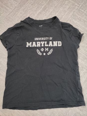 1 T-shirt plus le rayé blanc et rouge offert car petite tâche