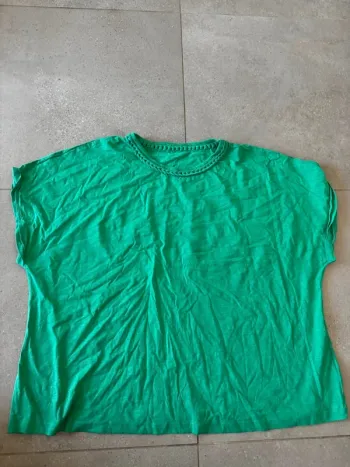 T-shirt vert, très bon état, ample, taille XXL