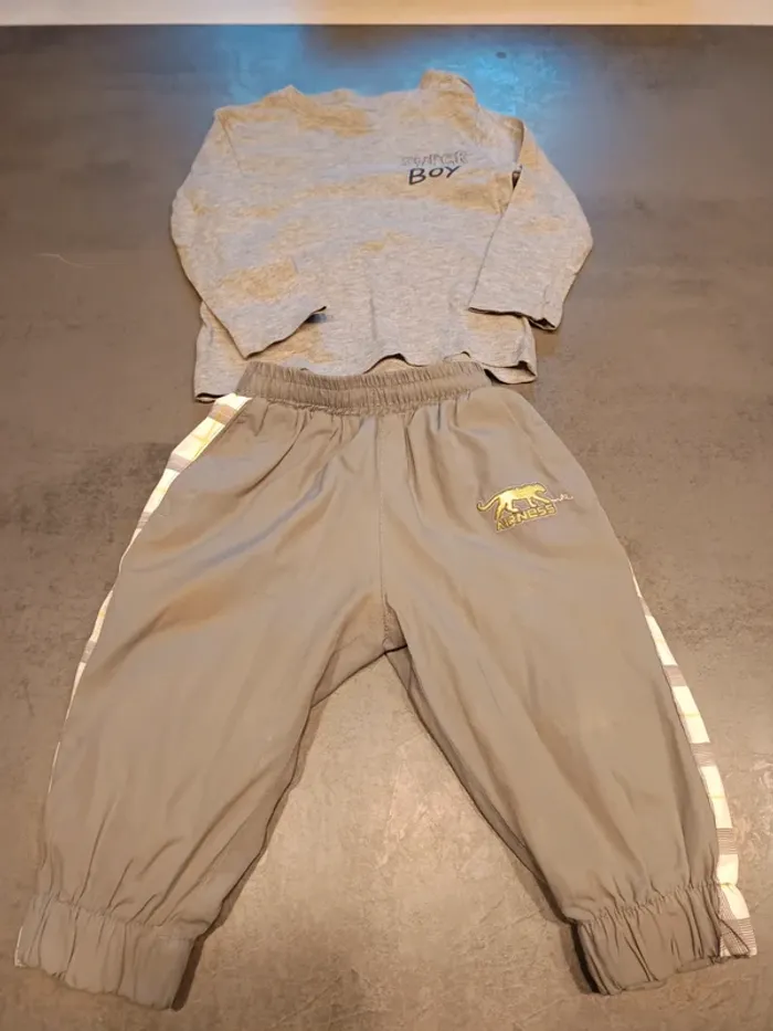 Vends ensemble bébé garçon 12 mois Airness.