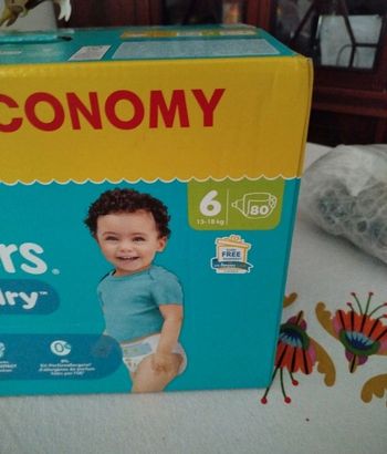 80 couches Pampers taille 6