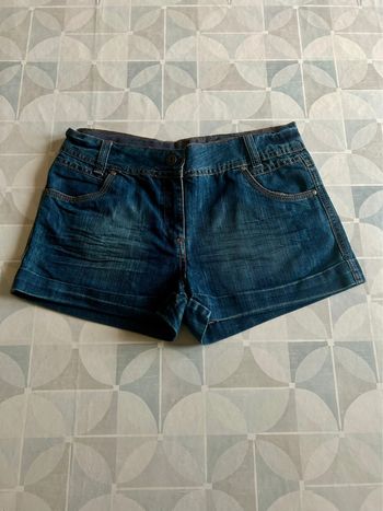 Short fille -14 ans - tape à l’œil - en très bon état