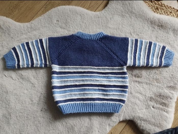 Gilet à boutons tricoté main tons bleus 6-9 mois - photo numéro 6